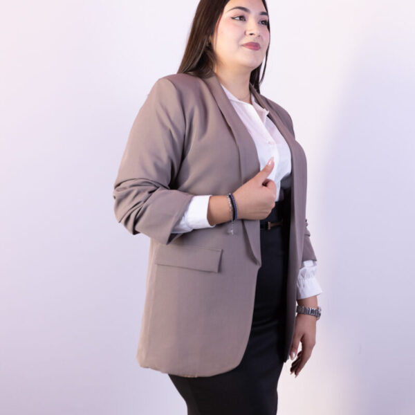 DONNA CURVY-CURVY-ABBIGLIAMENTO COMODO-DONNA FORMOSA-ABBIGLIAMENTO CURVY-PLUS SIZE